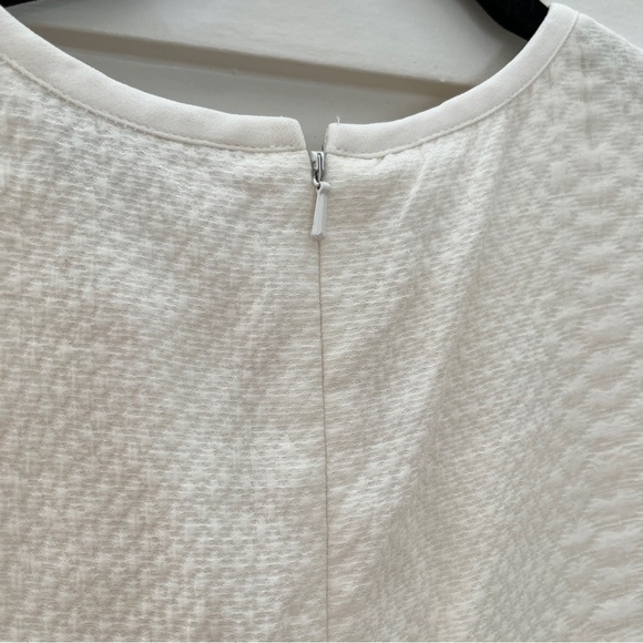 Vince Sleeveless Blouse with Embossed Snake Print and Zippered Back - Picture 5 of 6